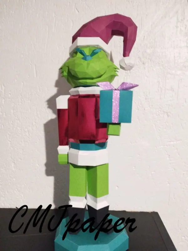 PAPERCRAFT Casse noisette GRINCH